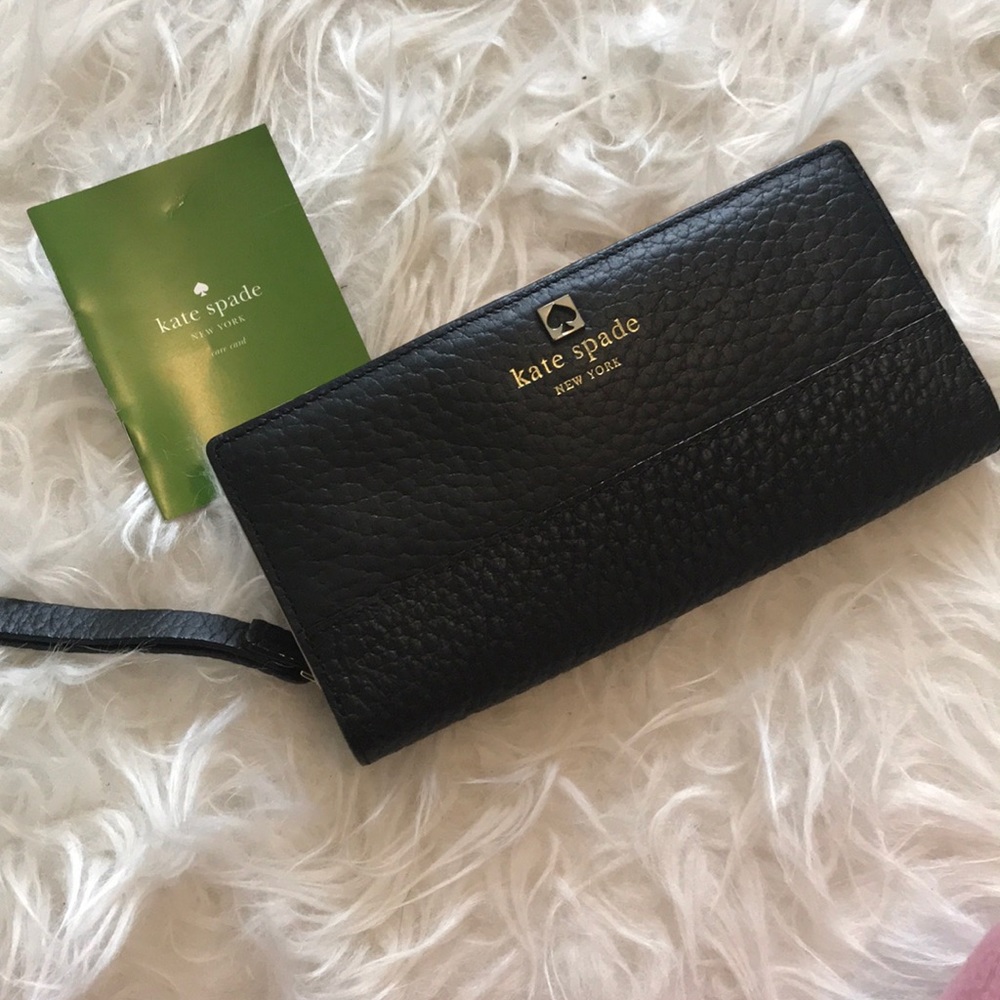 Kate Spade wristlet wallet